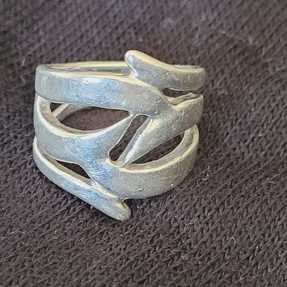 Ring - Picture 2 of 3